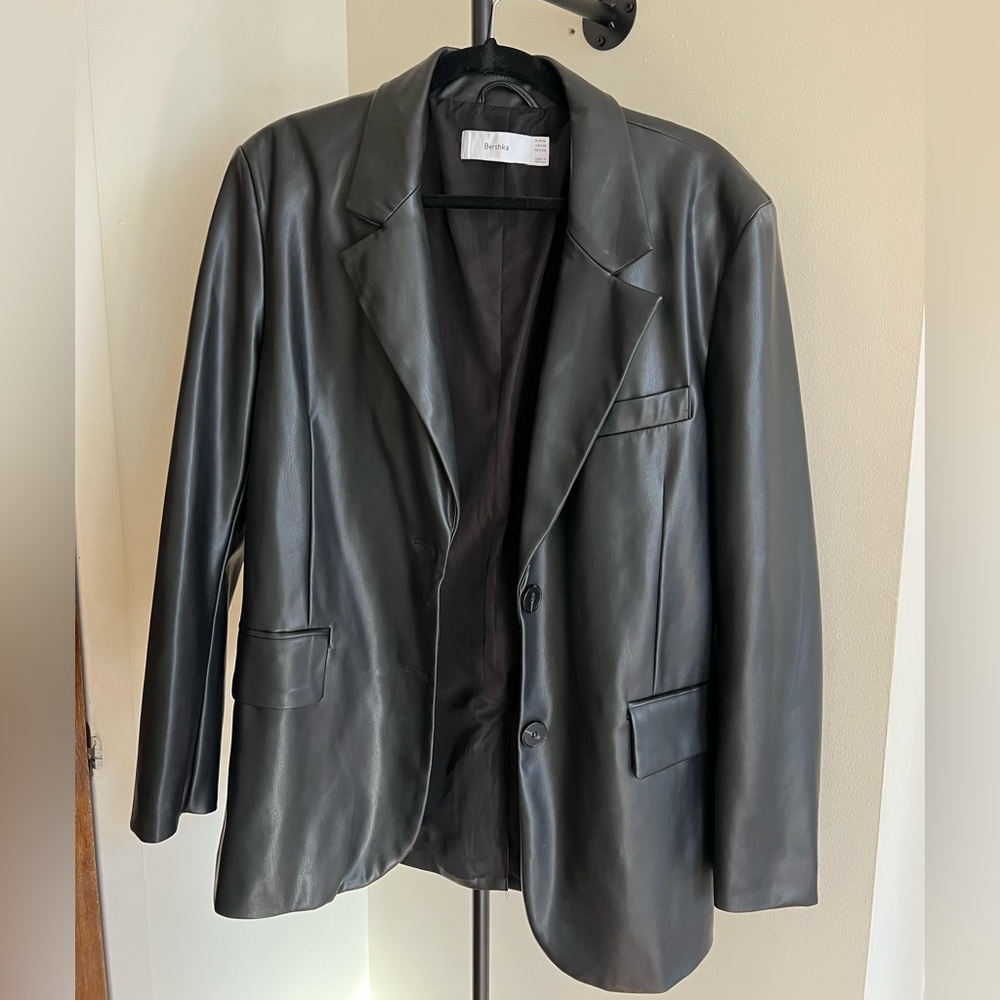 Faux leather blazer in black